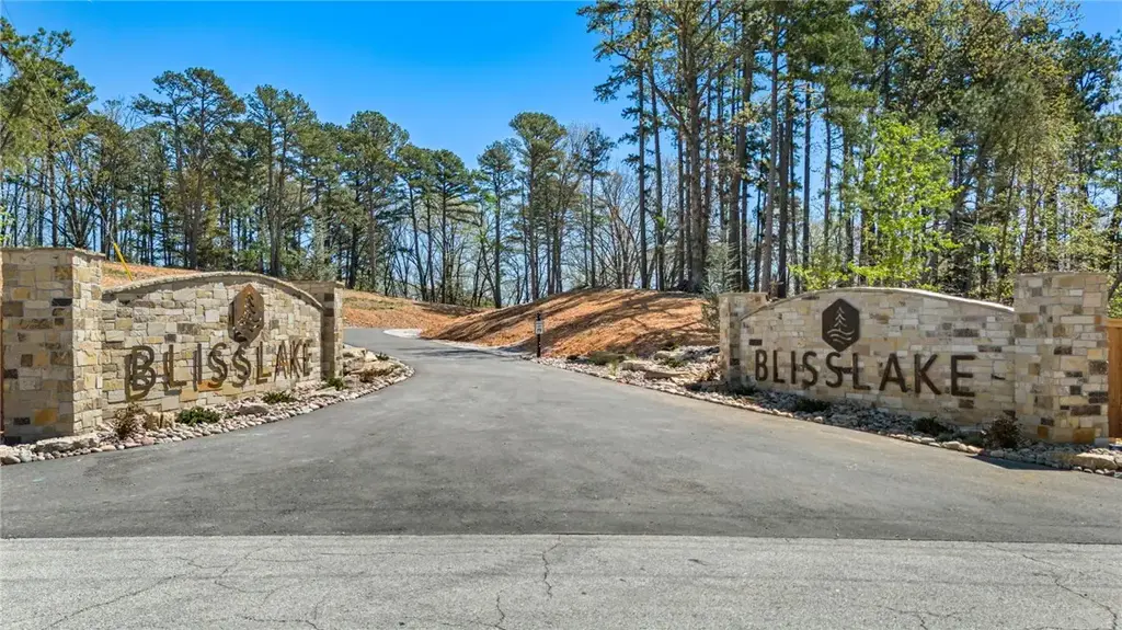 8111 Winterberry Lane, Rogers