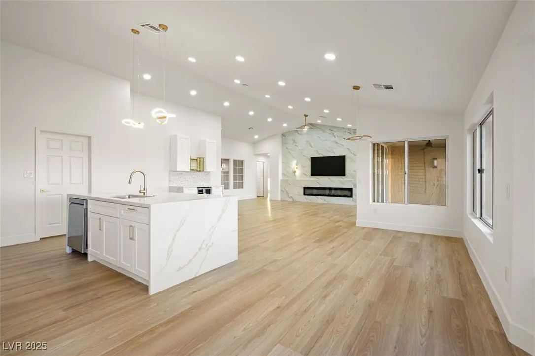 Photo of Listing #2741303