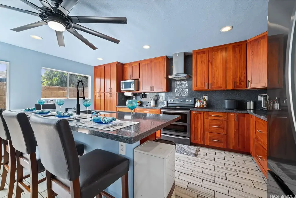 94-1420 Kahuli Street, Waipahu