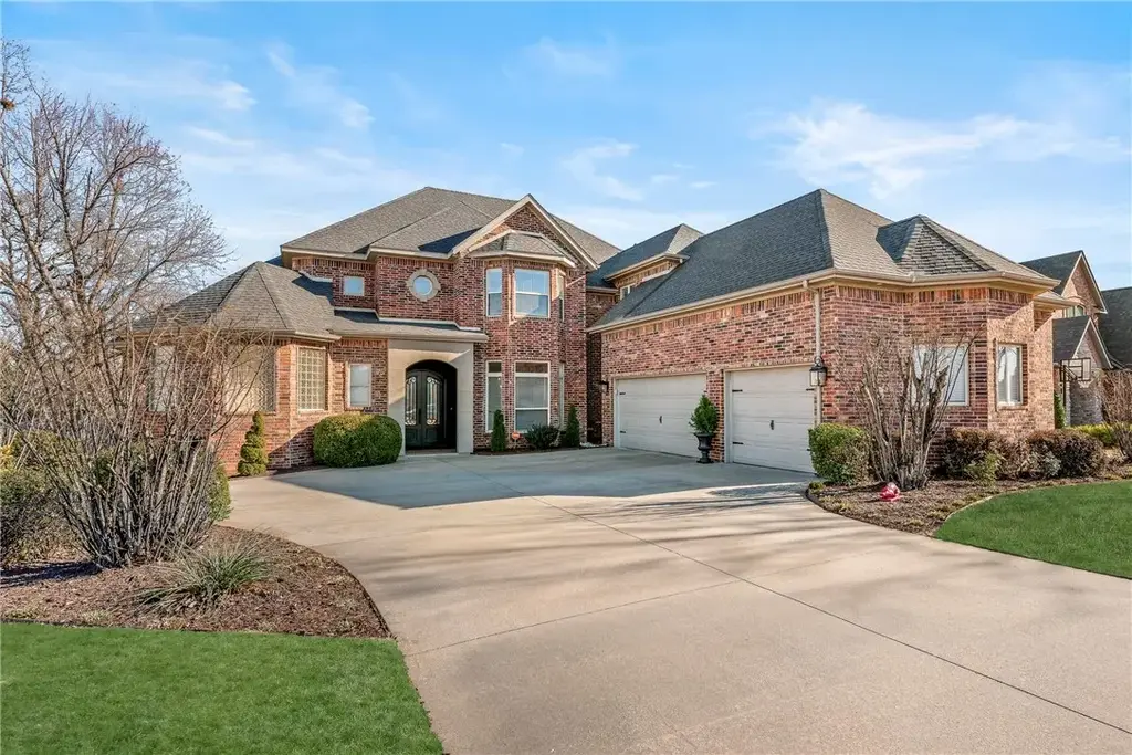 5209 S Sloan Circle, Rogers