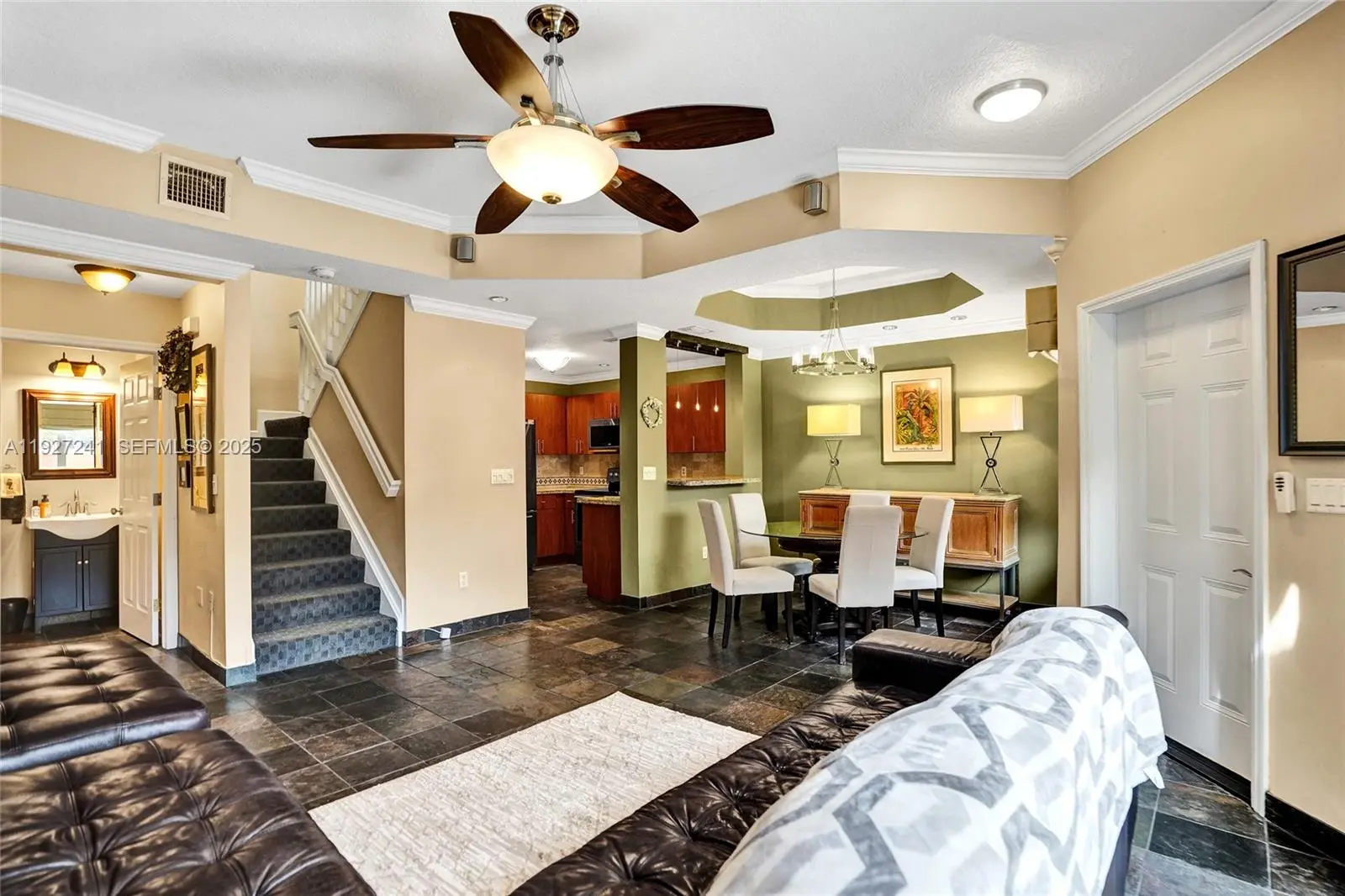 Photo of Listing #A11927241