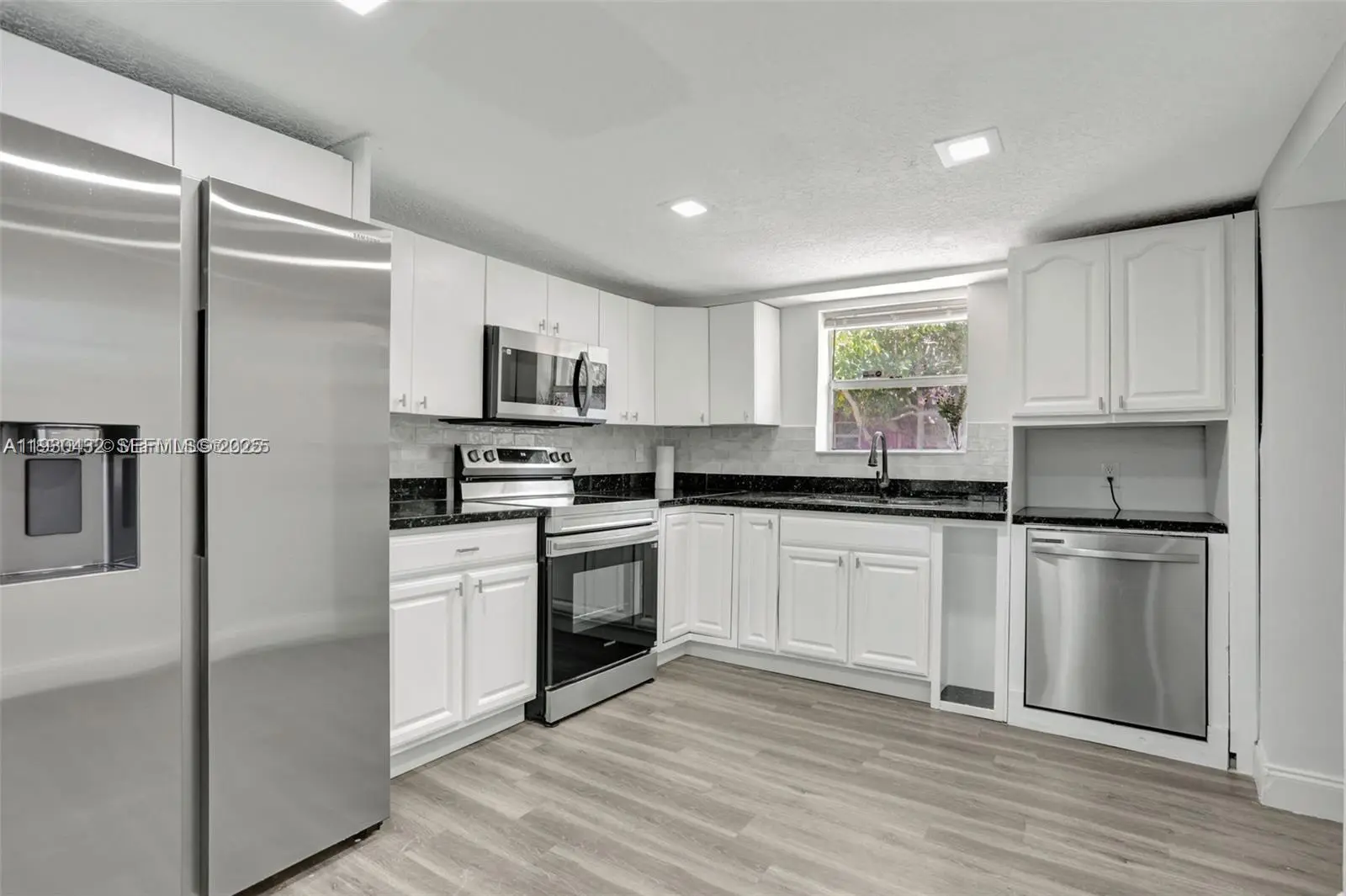 Photo of Listing #A11930432