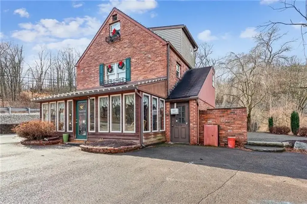 4713 Northern Pike, Monroeville