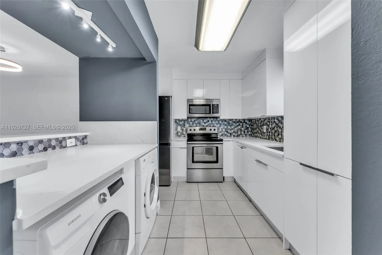 Photo of Listing #A11929727