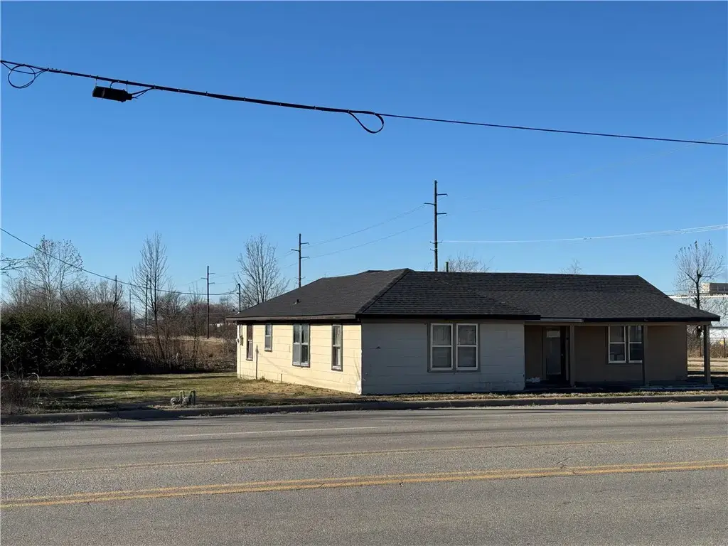 1220 N 13th Street, Rogers