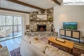 811 Pine Ridge Road, Banner Elk