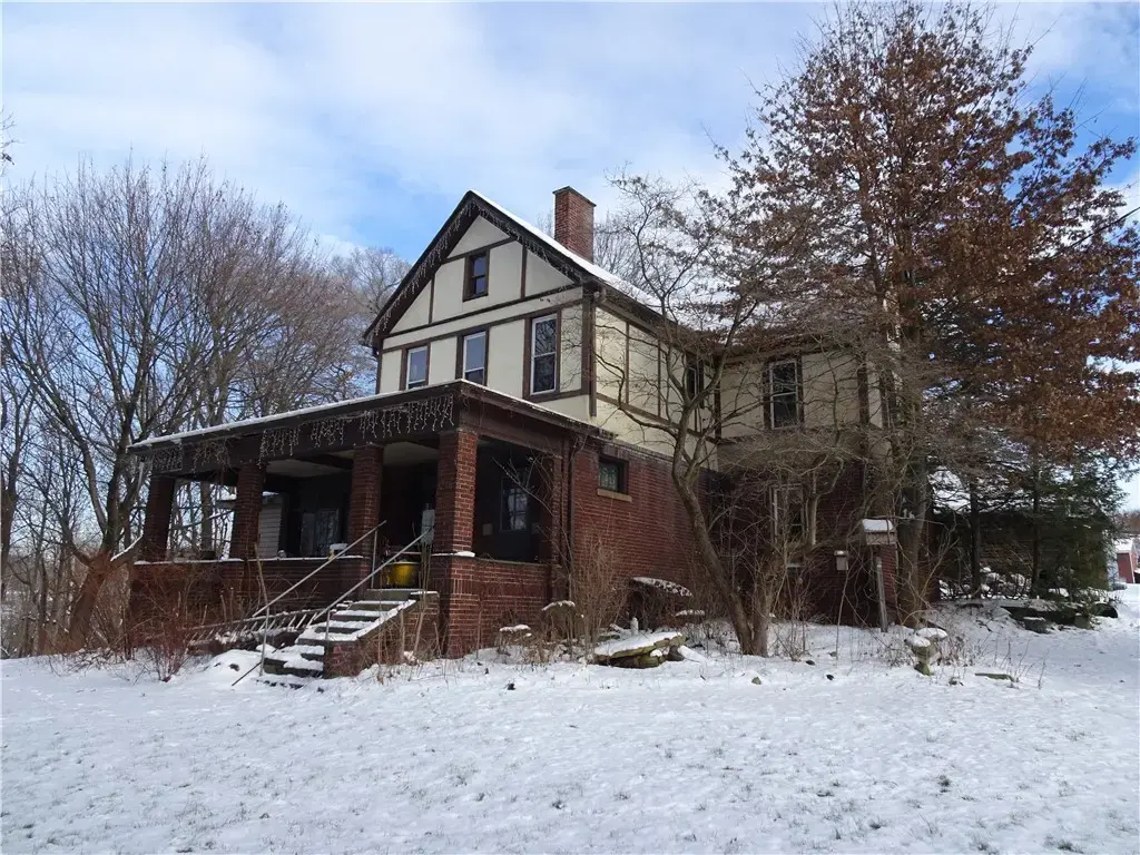 301 Center Avenue, New Stanton