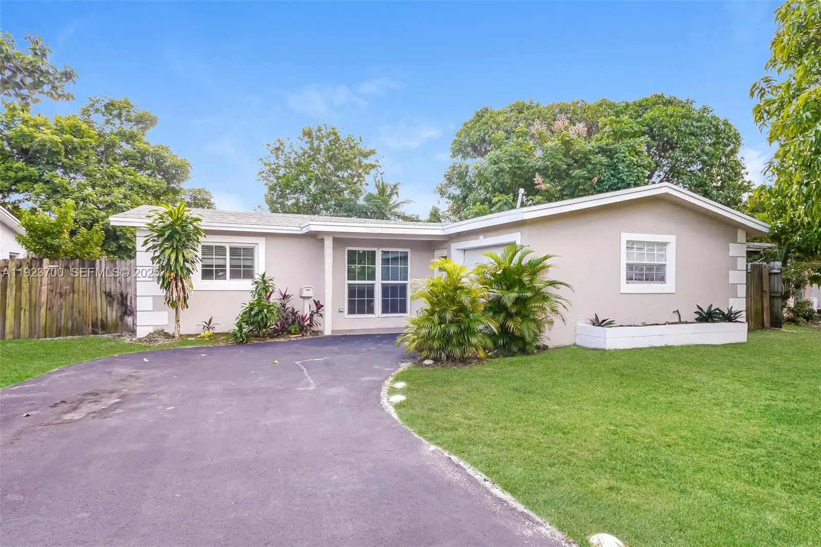 Photo of Listing #A11923700