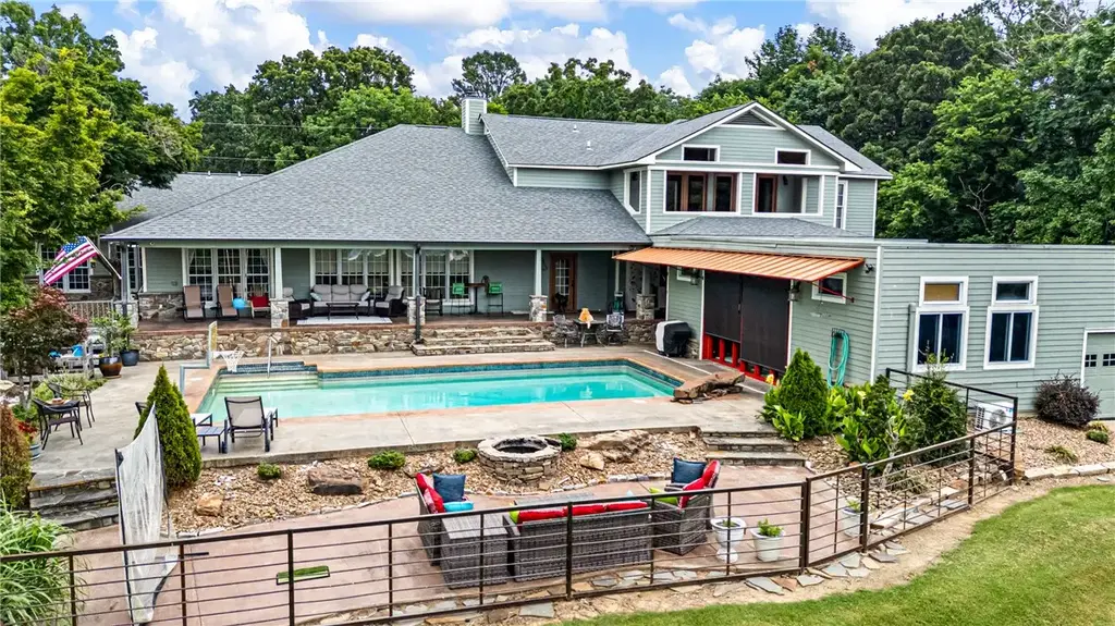 401 Quarry Road, Russellville