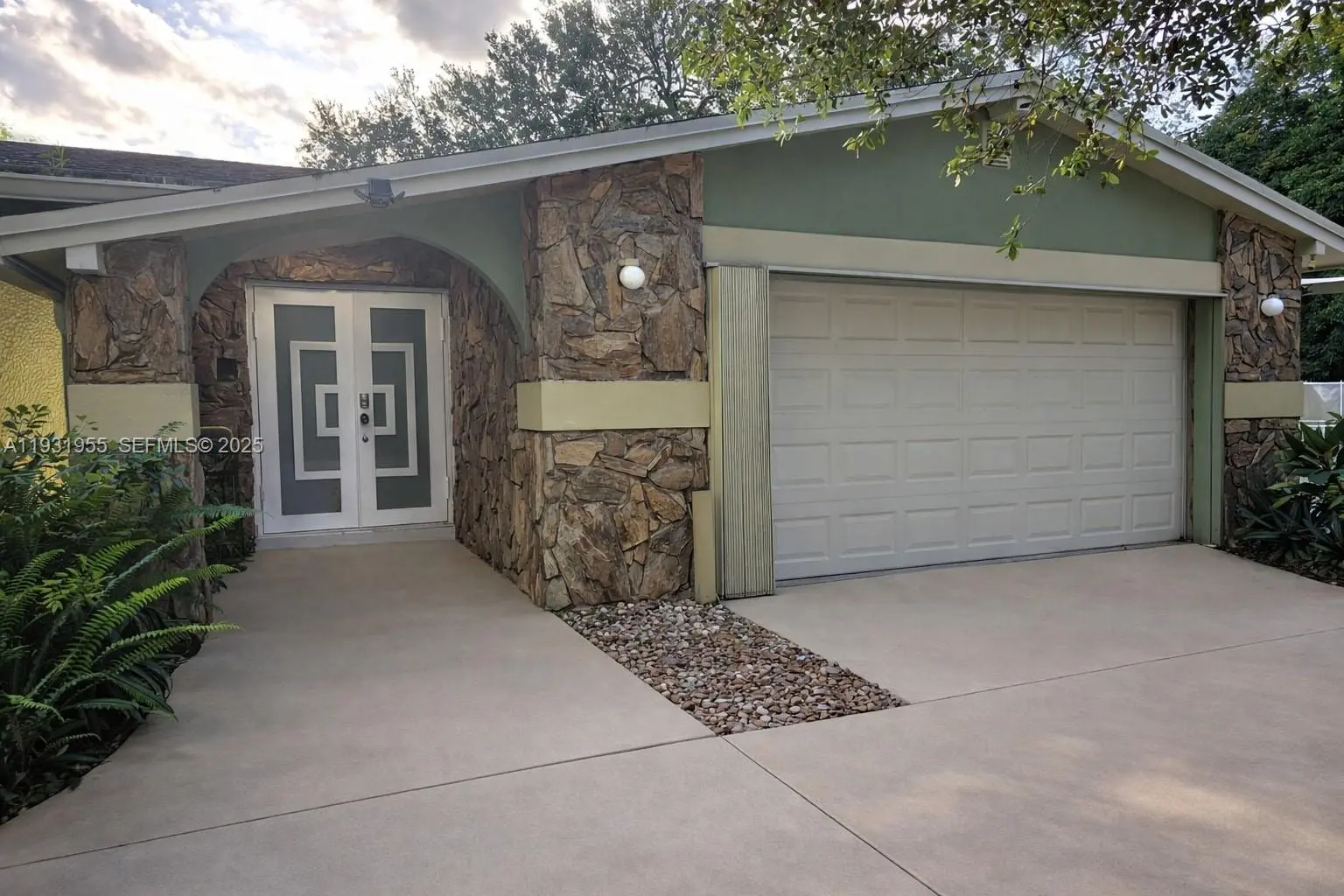 Photo of Listing #A11931955