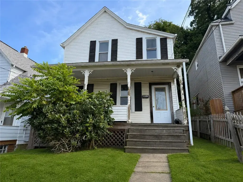 921 Crescent Avenue , Ellwood City