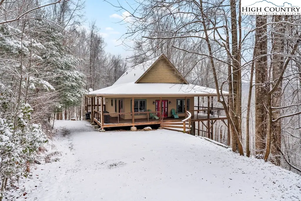 423 Wolf Den Lane, Lenoir