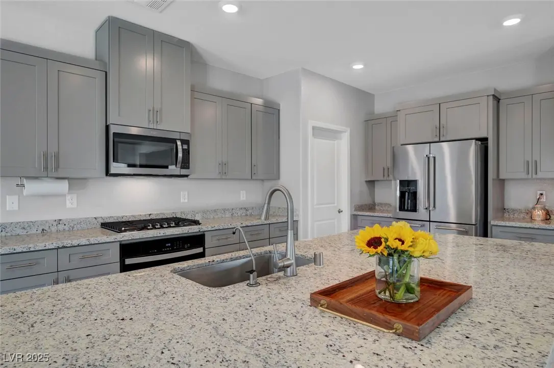 Photo of Listing #2742099