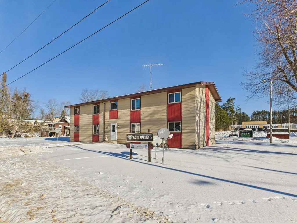 5220 Spruce St, Laona