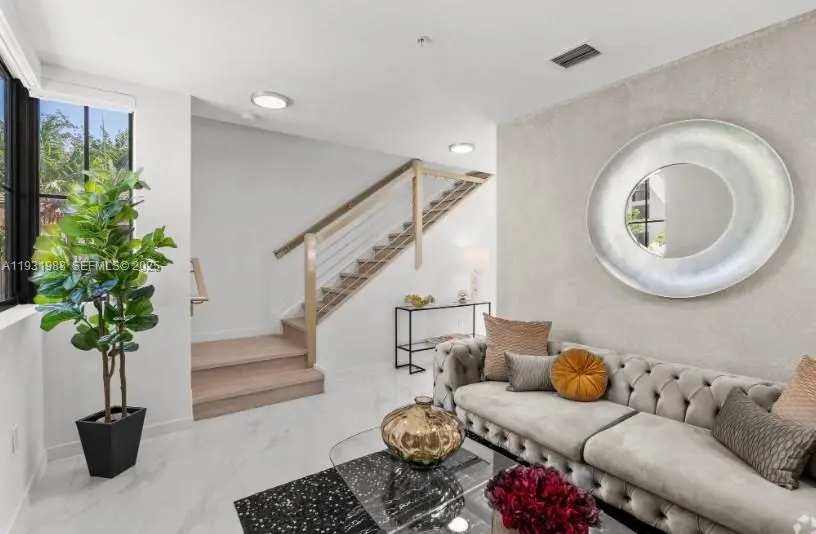 Photo of Listing #A11931988