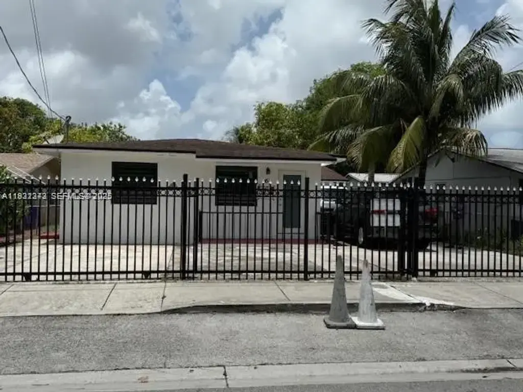 67 Nw 34th St, Miami