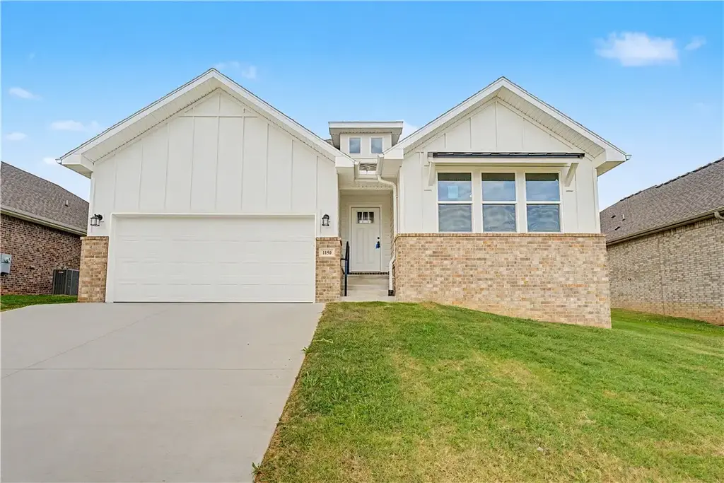 1150 Garrett Lane, Centerton