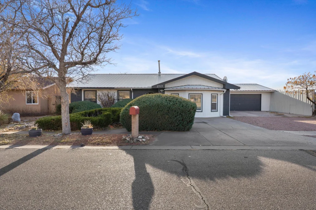2717 Los Tretos Street Nw, Albuquerque