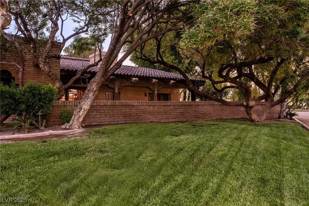 Photo of Listing #2742200