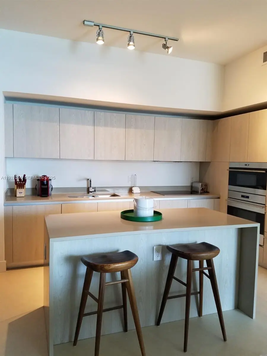 Photo of Listing #A11932455