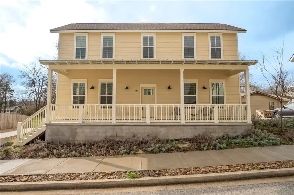 233 E 10th Street, Fayetteville