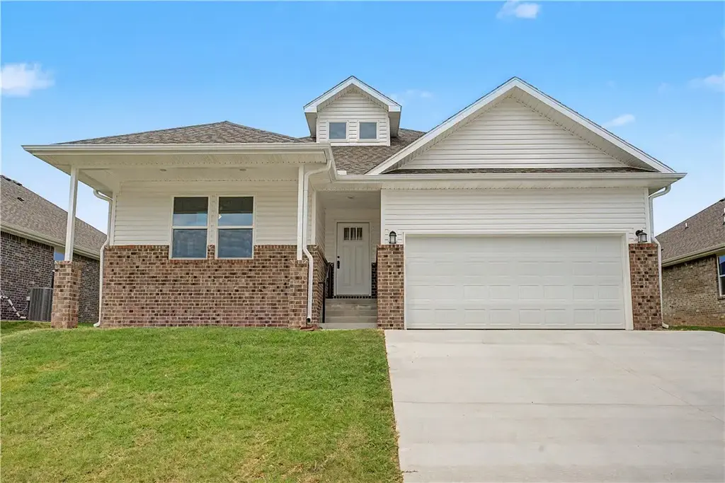 1160 Garrett Lane, Centerton