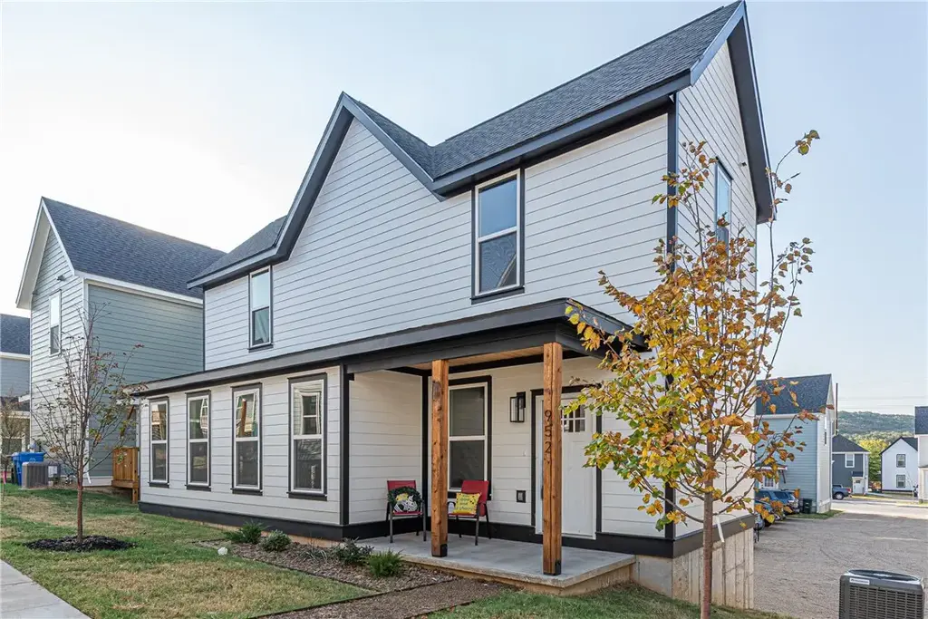 952 S Laramie Heights, Fayetteville