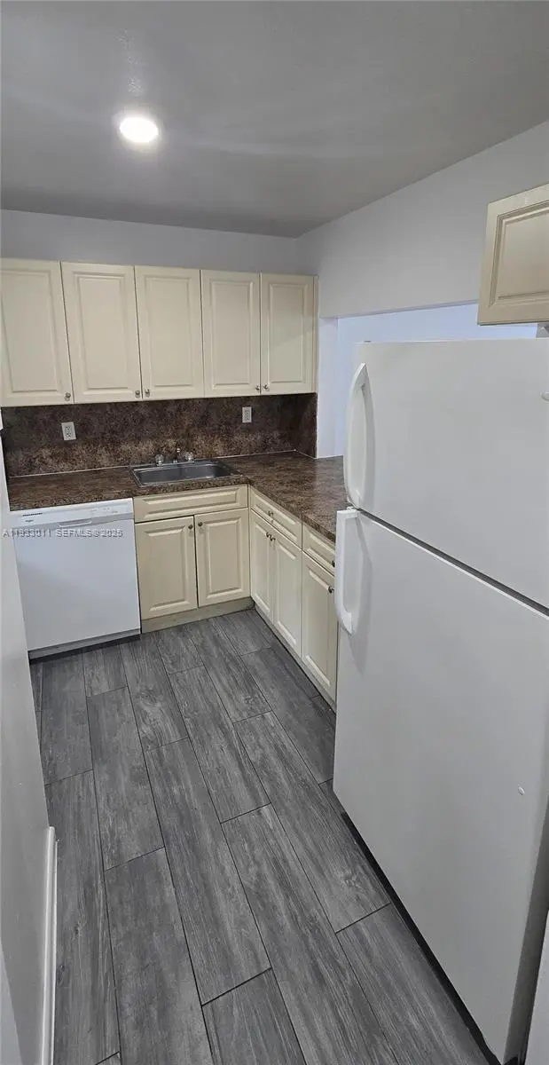 Photo of Listing #A11933011