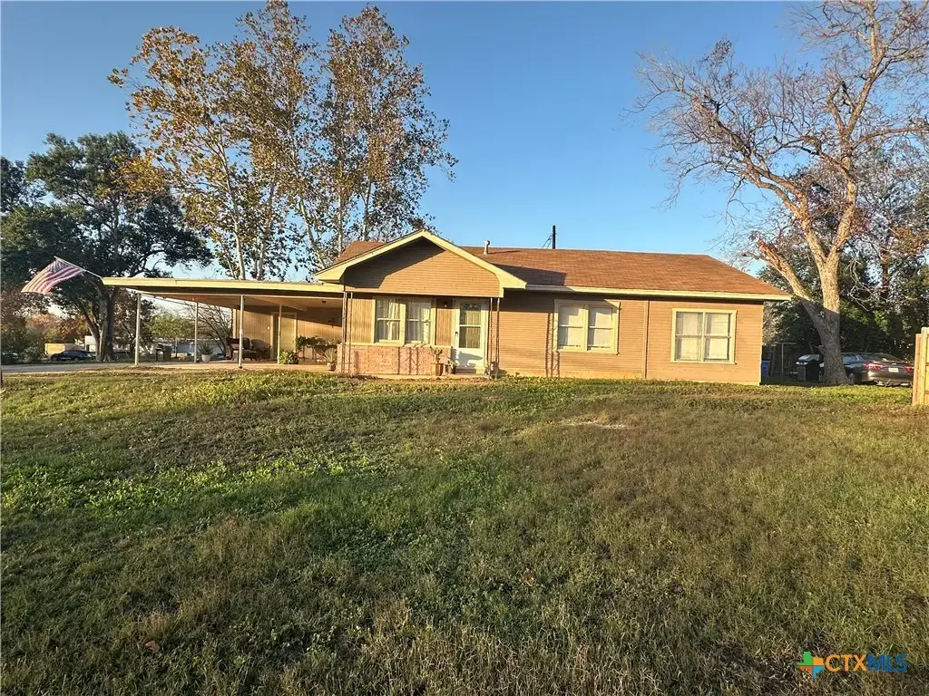 3081 S Stockdale Hwy. Street, Seguin