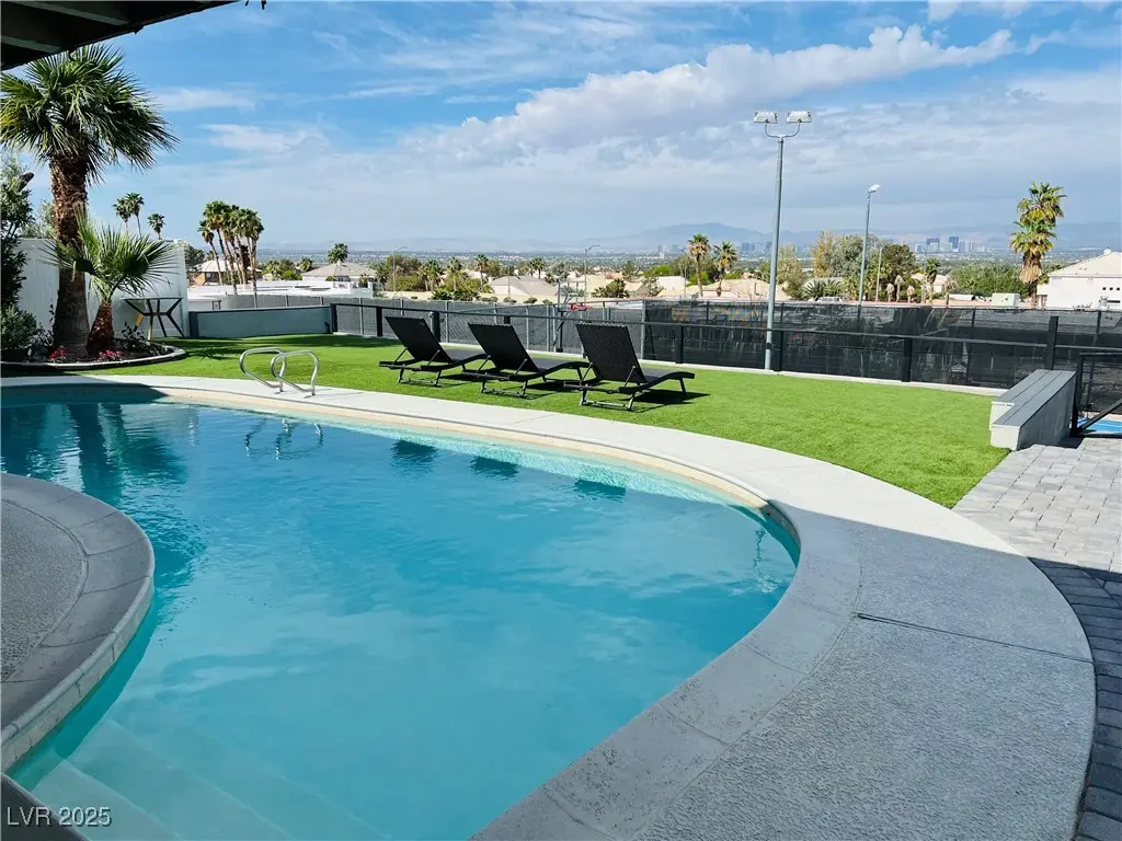 Photo of Listing #2742521