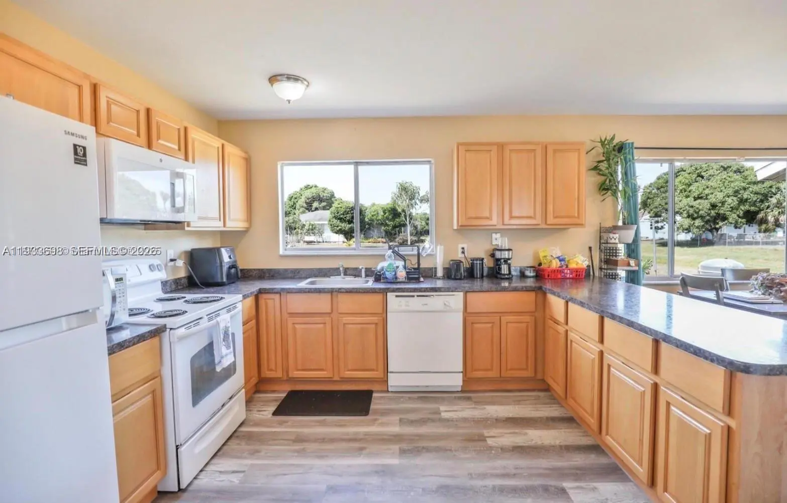 Photo of Listing #A11933698