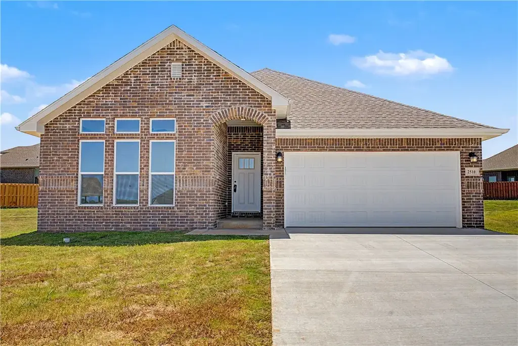 2510 Goldspur Court, Centerton
