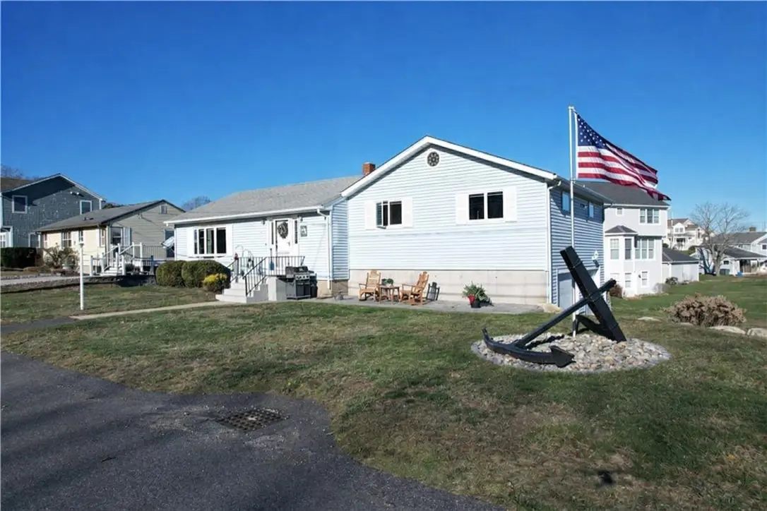 151 East Shore Rd, Narragansett