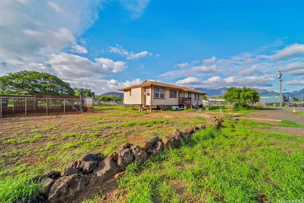 87-879 Apuupuu Road, Waianae