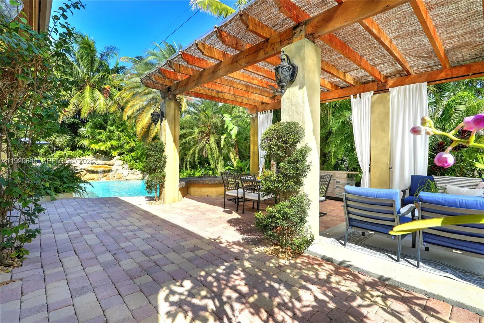 Photo of Listing #A11925640