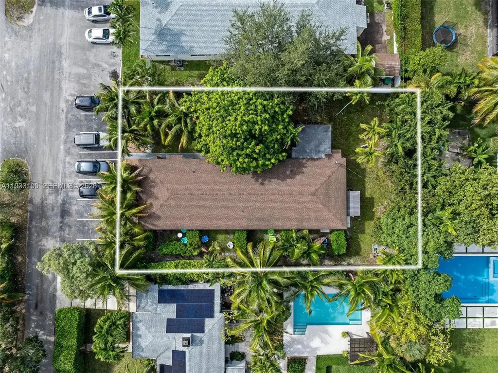 859 Ne 90th St, Miami