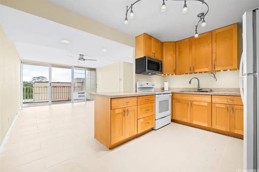 95-2057 Waikalani Place # C407, Mililani