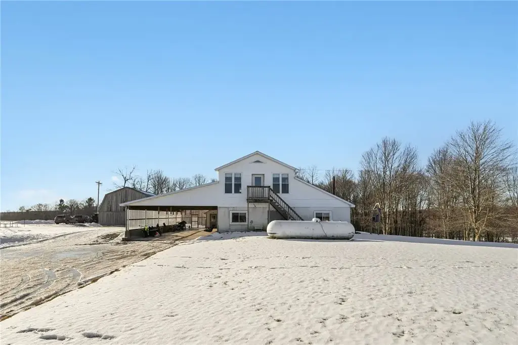 2753 Hemlock Lake Road , Canoe Banks