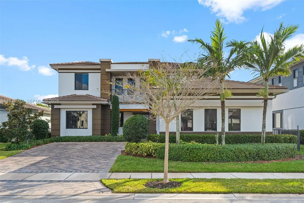 10870 Shore St, Parkland