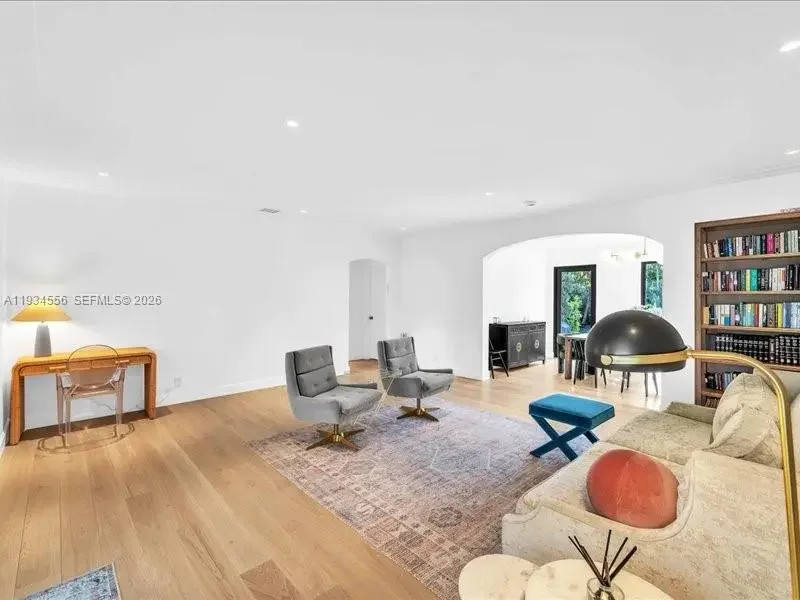 Photo of Listing #A11934556