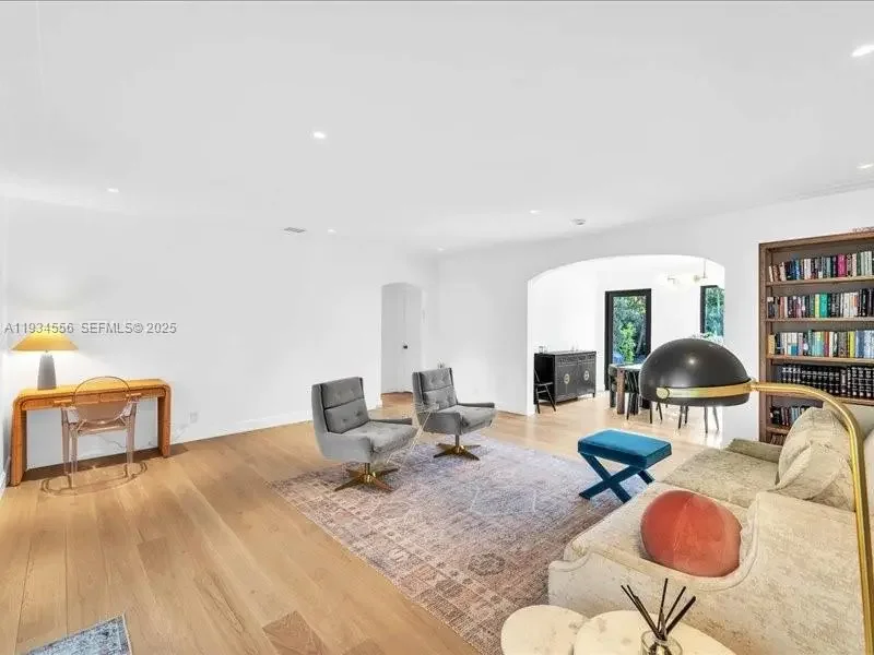 Photo of Listing #A11934556