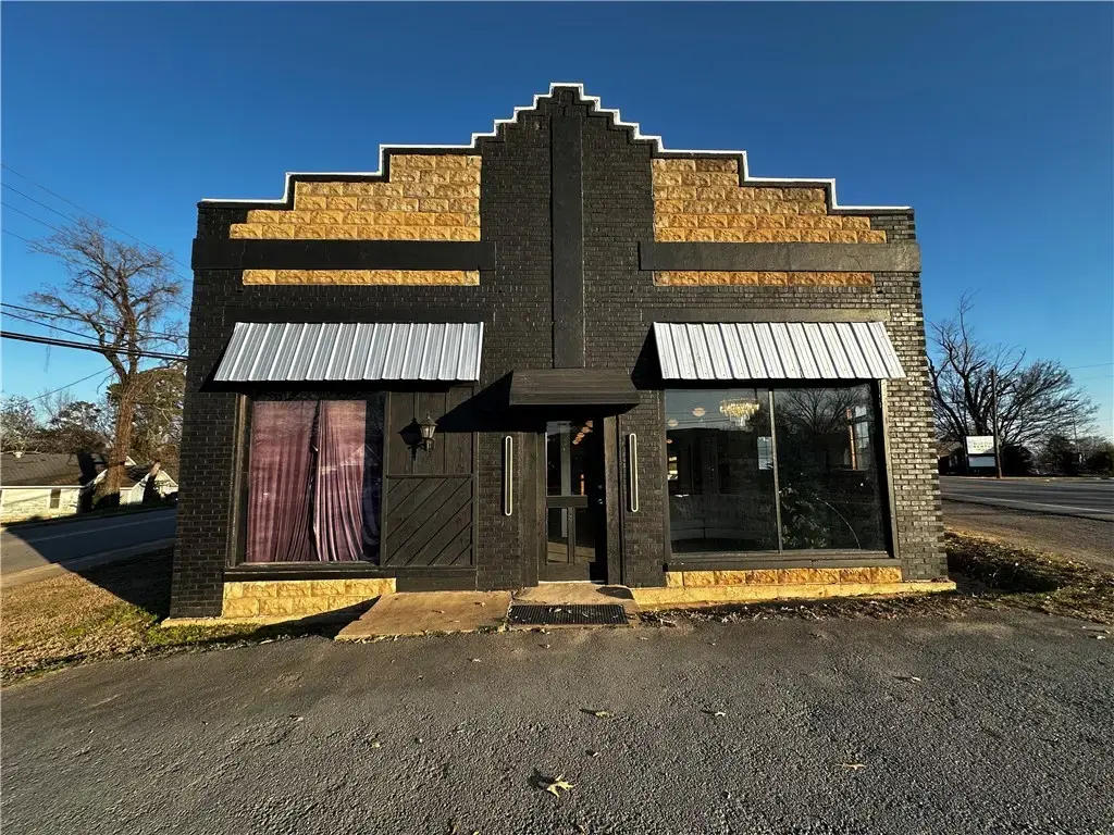 1622 W Main & Cherry Street, Clarksville