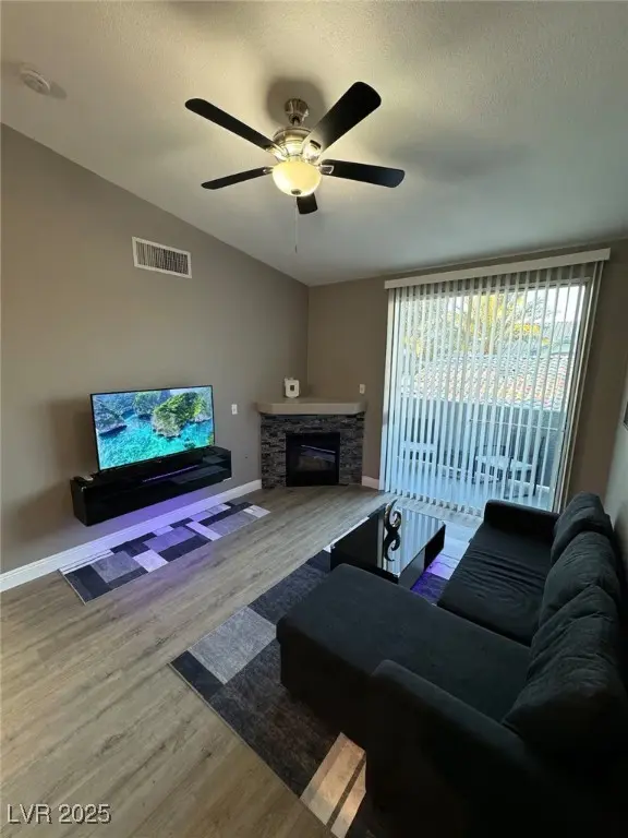 Photo of Listing #2743322