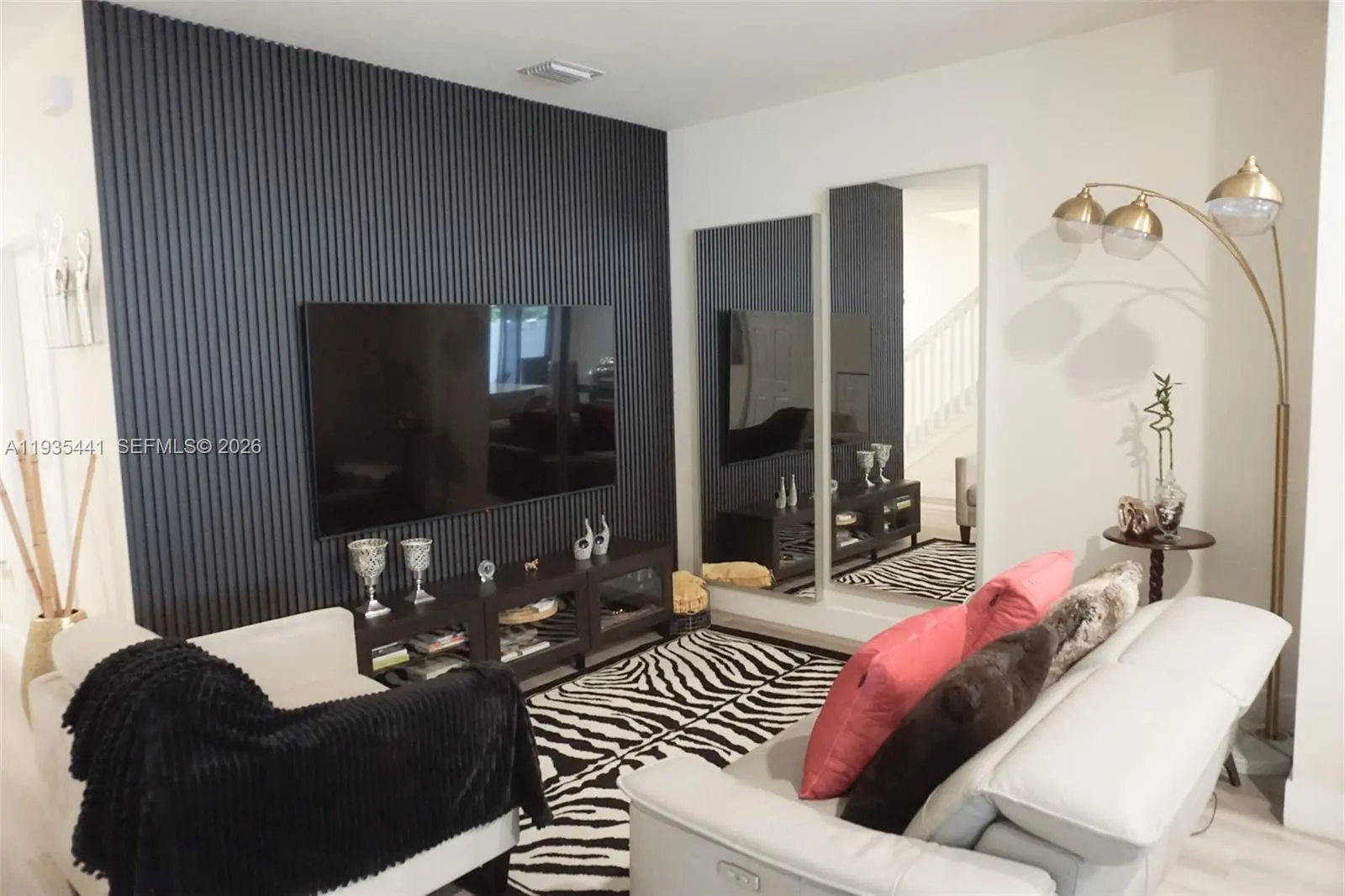 Photo of Listing #A11935441