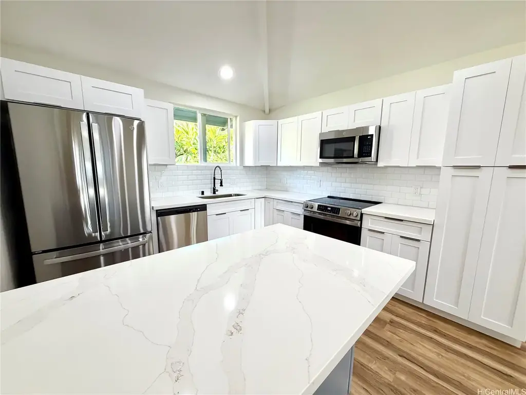 95-595 Naholoholo Street, Mililani