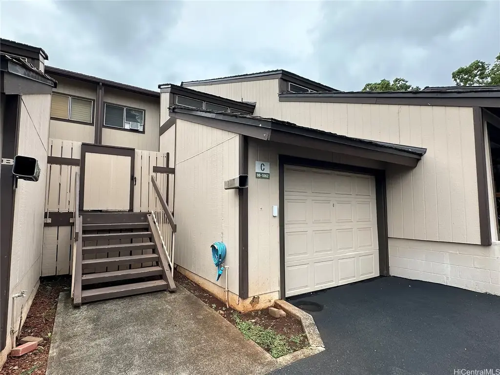 98-1062 Komo Mai Drive # 82, Aiea