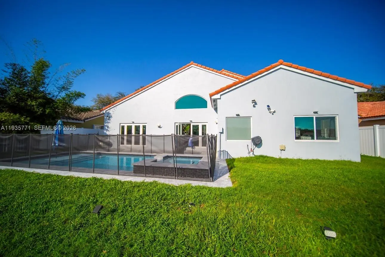 Photo of Listing #A11935771