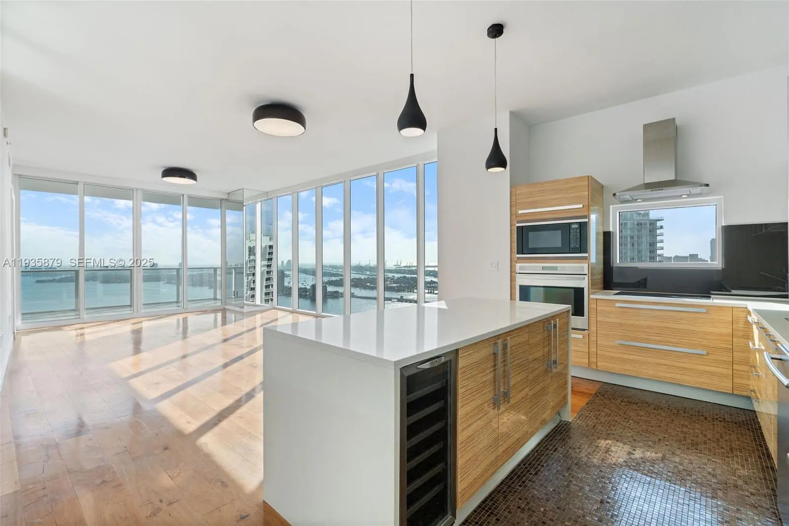 Photo of Listing #A11935879