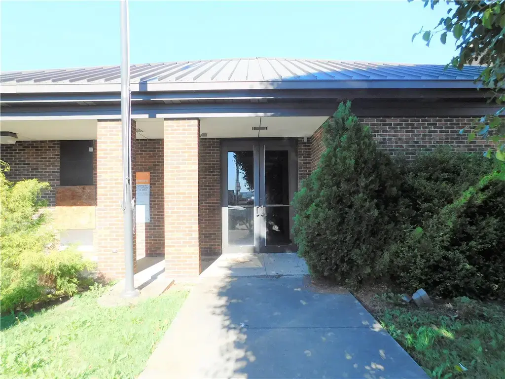 1 Main Street, Masontown