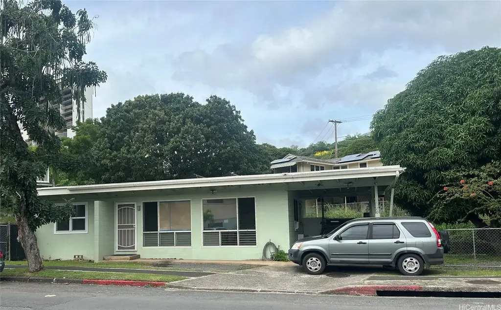 1670 Pensacola Street, Honolulu
